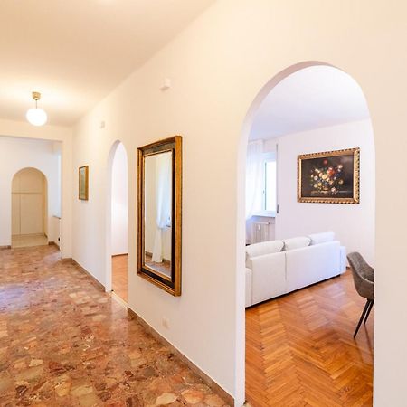 Domus Verona - Elegante Residenza Con Affaccio Su Porta Leoni 객실 사진